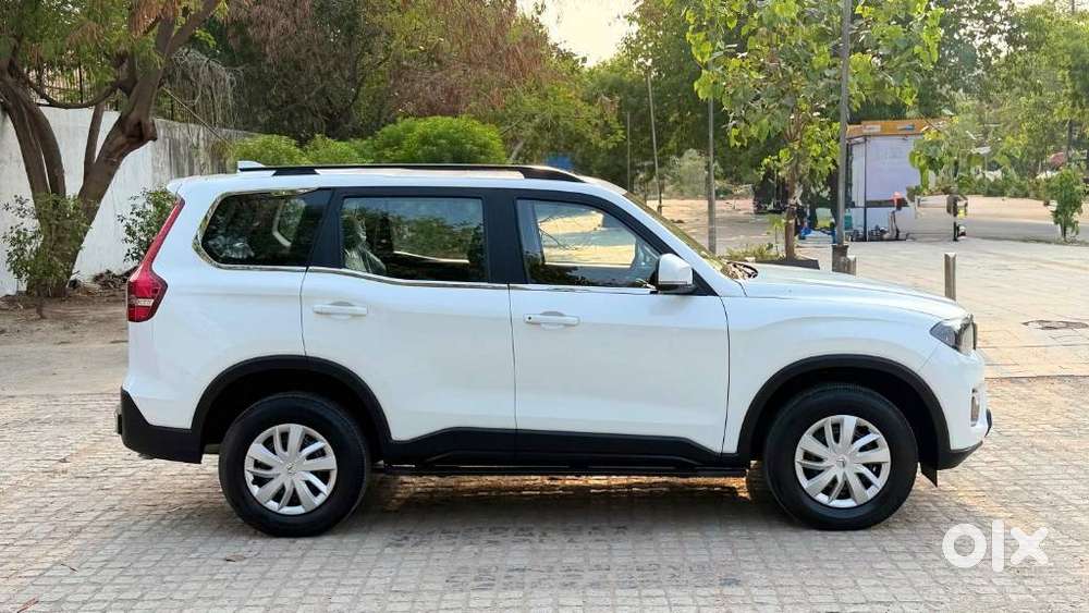 Mahindra Scorpio N Z4 Petrol Mt 7 Str (e), 2026, Petrol