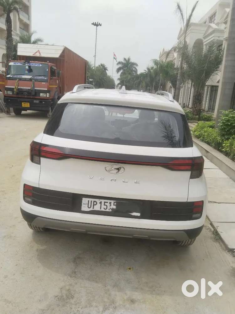 Hyundai Venue Petrol Manual 2025