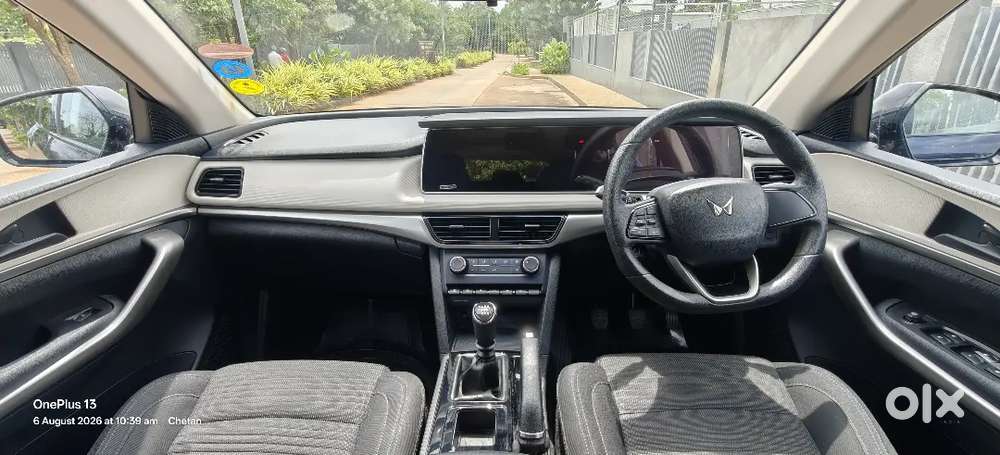 Mahindra Xuv700 Ax3 Mt 5str  Petrol Manual
