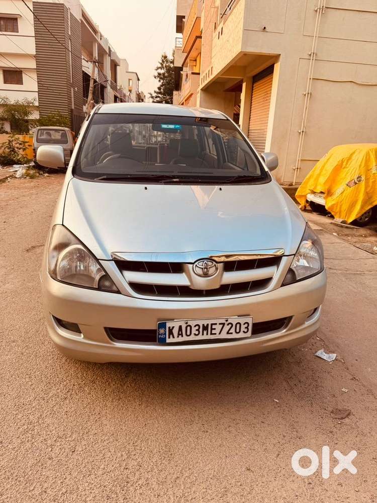 Toyota Innova 2005 Petrol Well Maintained