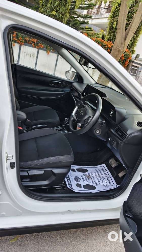 Hyundai I20 Sportz 1.2 Ivt Dual Tone, 2022, Cng & Hybrids