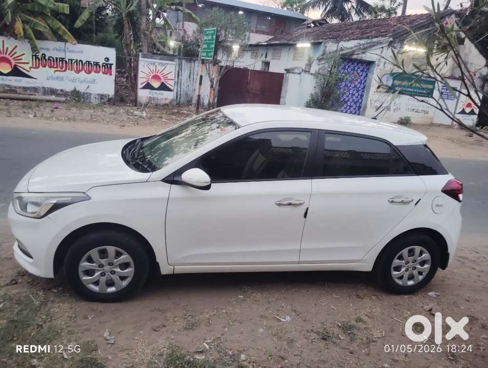 * Hyundai I20 Sportz *