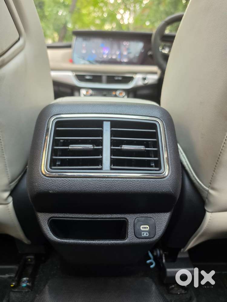 Mahindra Xuv700 2.2 Ax 7 Diesel At Luxury Pack Str, 2025, Diesel