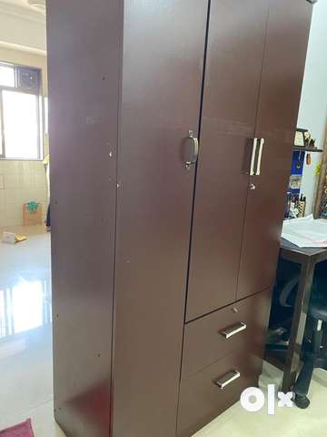 3 door deals wardrobe olx