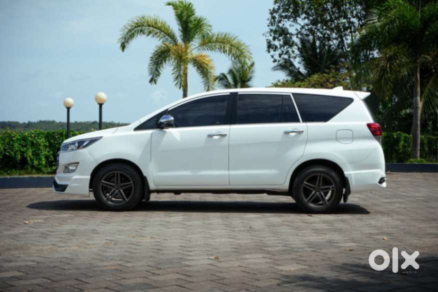 Toyota Innova Crysta 2.4 G Plus Mt 7 Str, 2019