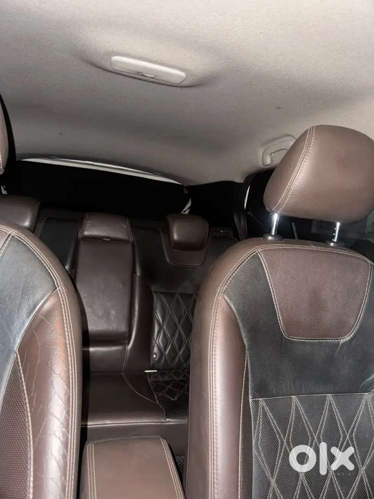 Nissan Kicks Top End Dual Tone