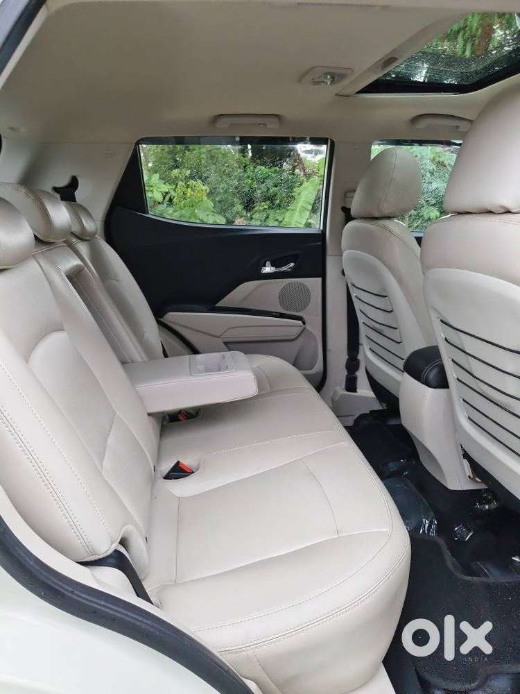 Mahindra Xuv300 W8 Option, 2023, Petrol