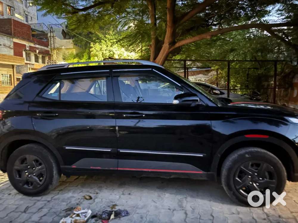 Hyundai Venue 2024 Petrol 8000 Km Driven