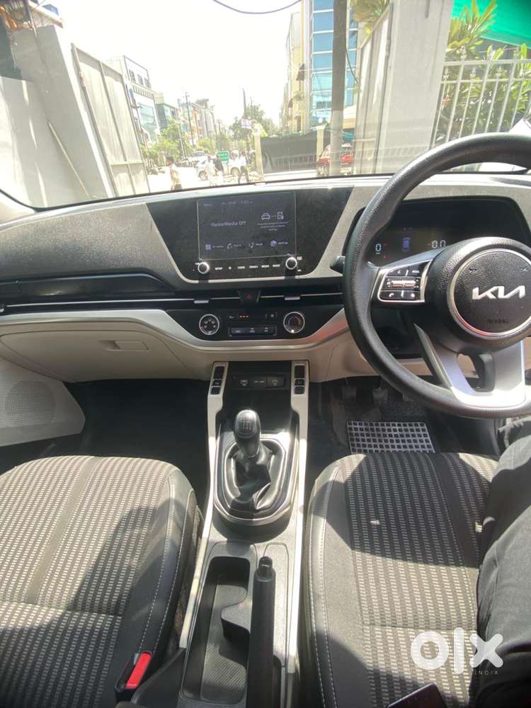 Kia Carens G 1.5 6mt Premium (o) 7-seater, 2023, Petrol