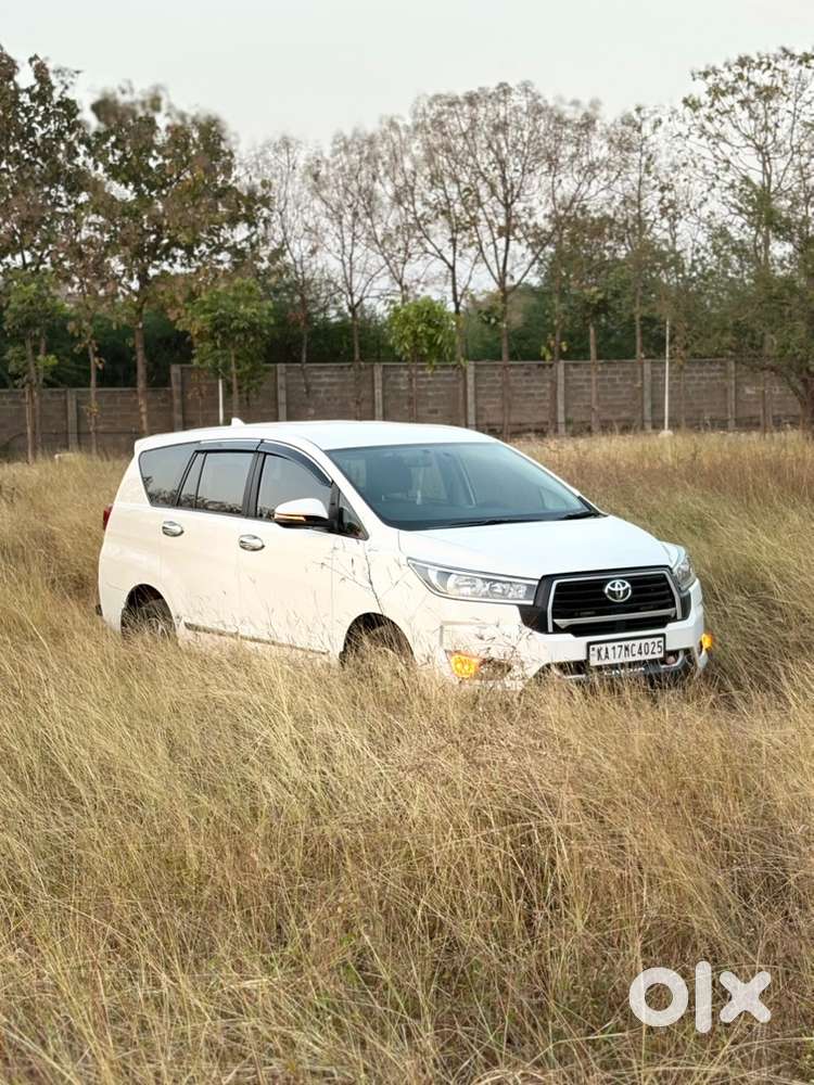 Toyota Innova Crysta 2025