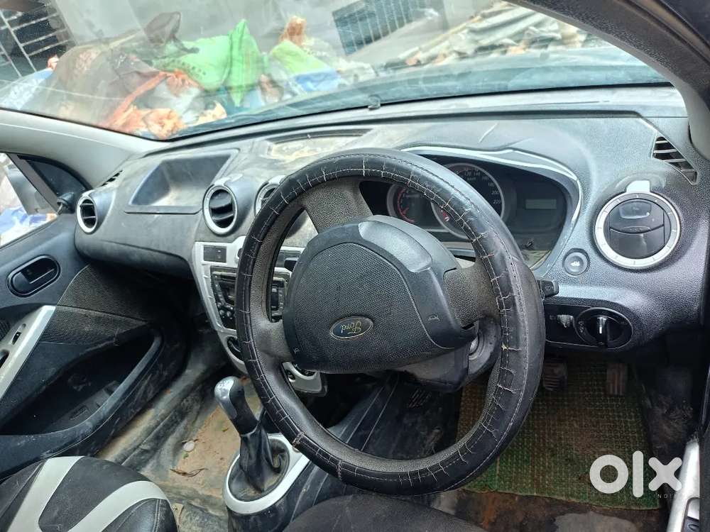 Ford Figo Zxi Petrol 2012