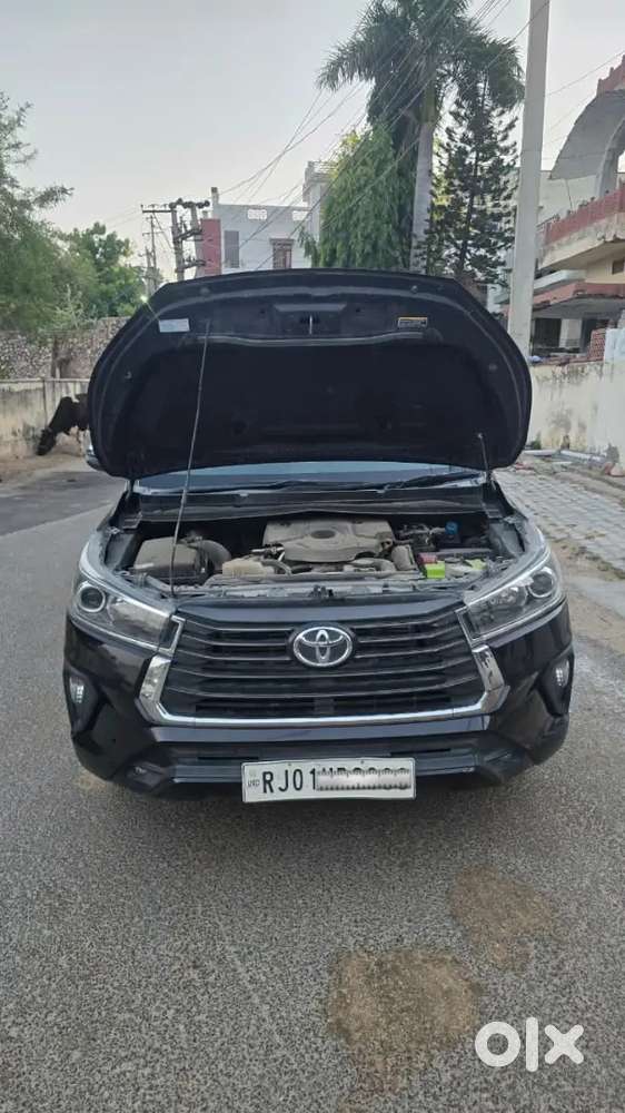 Innova Crysta Captain Seat 2.4 Z (at)