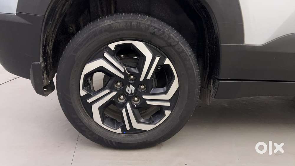 Maruti Suzuki Brezza 1.5 Zxi At Smart Hybrid Dual Tone, 2022, Petrol