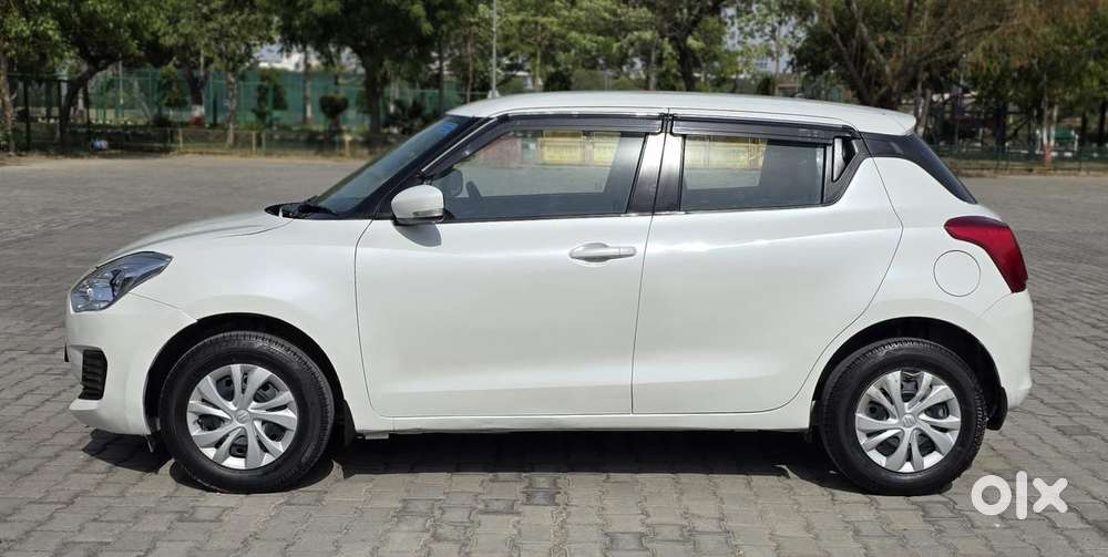 Maruti Suzuki Swift Vxi + Manual, 2023, Petrol