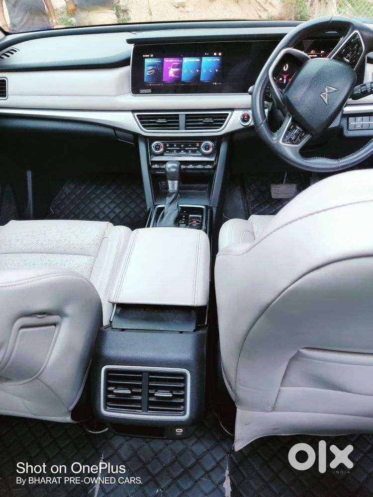Mahindra Xuv700 2.2 Ax 7 Diesel At Luxury Pack Str Awd, 2022, Diesel