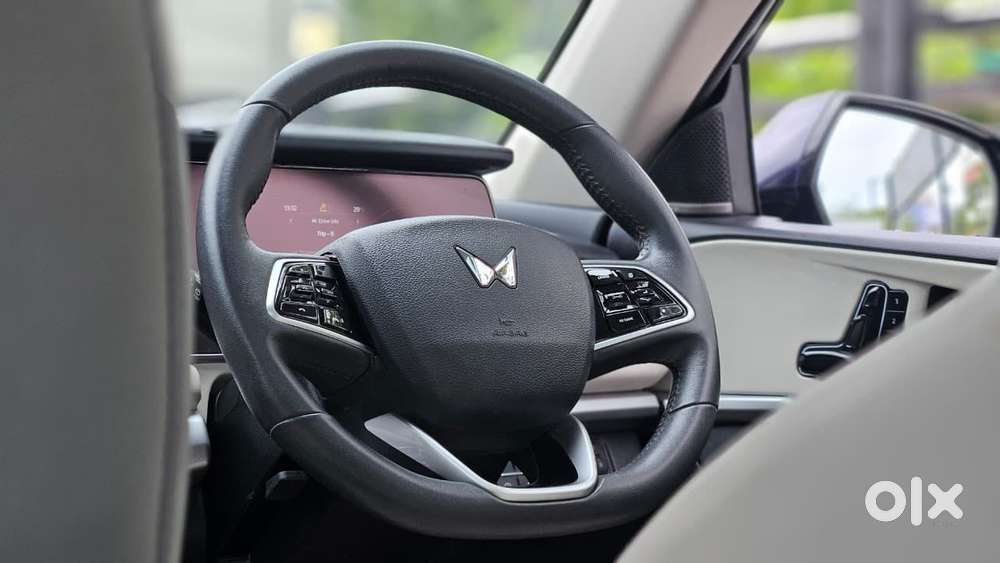 Mahindra Xuv700 2.2 Ax 7 Diesel At Luxury Pack Str Awd, 2023, Diesel