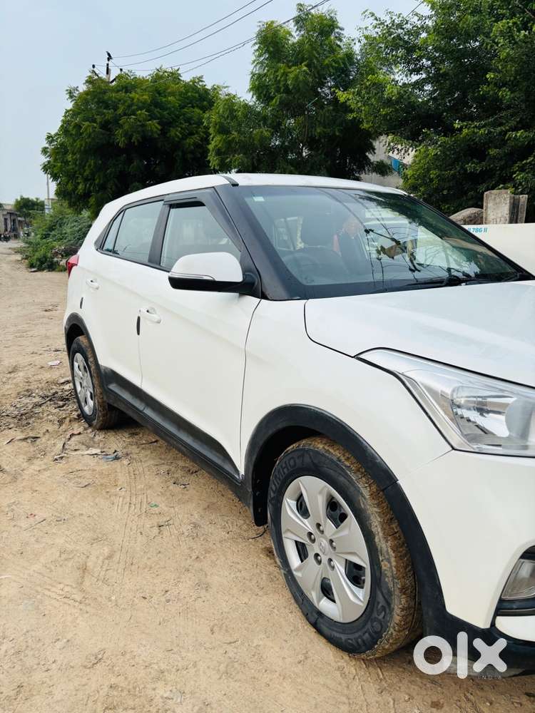 Hyundai Creta White – Excellent Condition  Well Maintained  Genuine