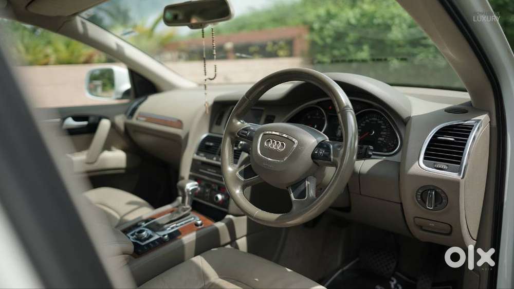 Well Maintained White Audi Q7.