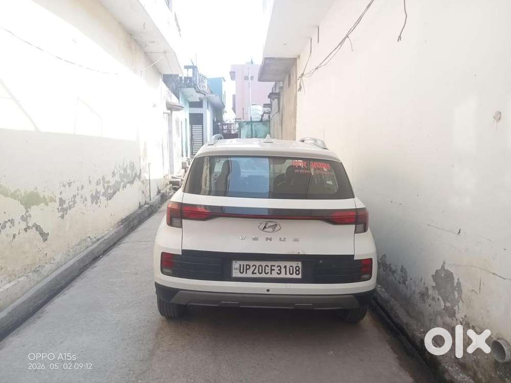 Hyundai Venue 2023 Petrol Well Maintained