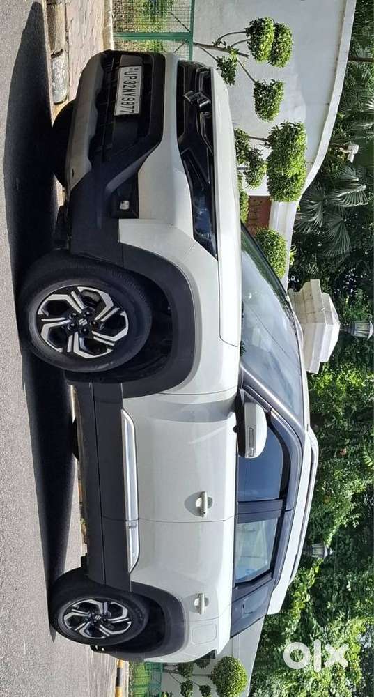 Maruti Suzuki Brezza 1.5 Zxi At Smart Hybrid, 2023, Petrol