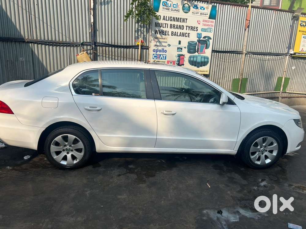 Skoda Superb Petrol 2012