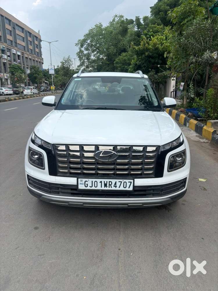 Hyundai Venue 2024 Petrol Turbo Automatic  19000 Km Driven