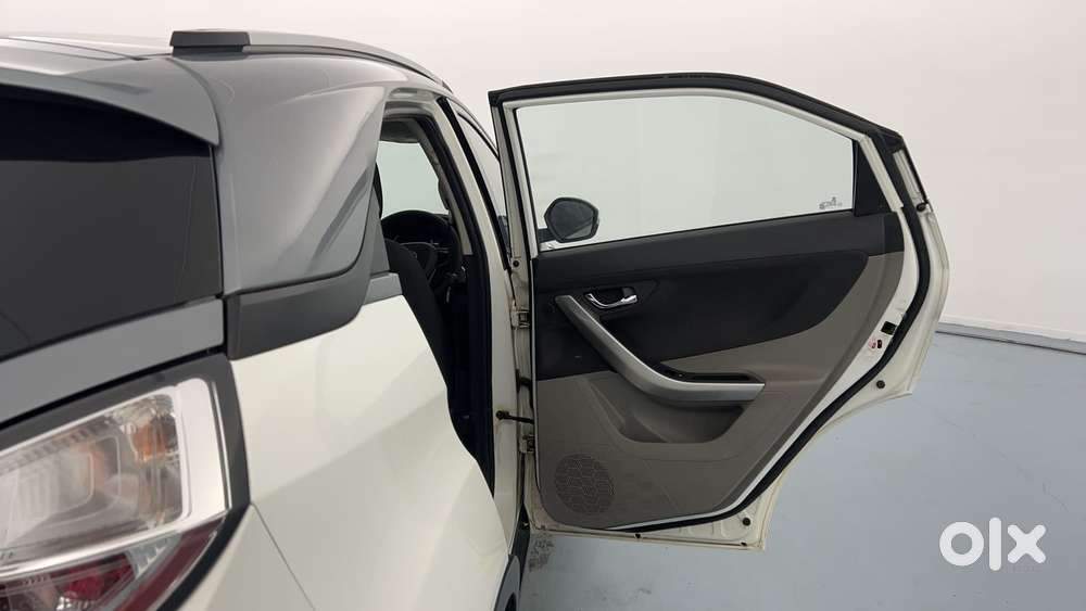 Tata Nexon 1.2 Revotron Xza Plus (o) Dual Tone, 2018, Petrol
