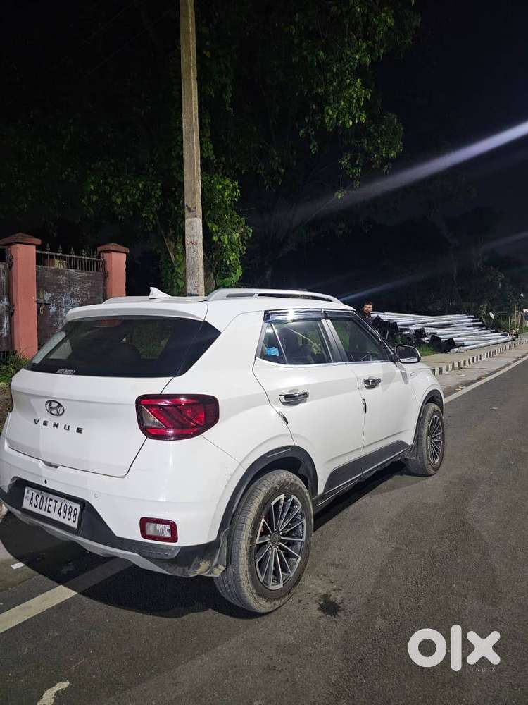 Hyundai Venue 2021 Petrol 114000 Km Driven