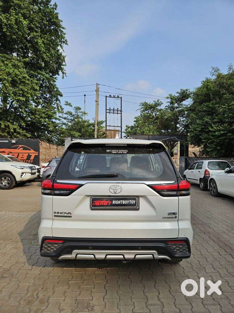 Toyota Innova Hycross 2.0 Zx Hybrid 7 Str, 2024, Petrol