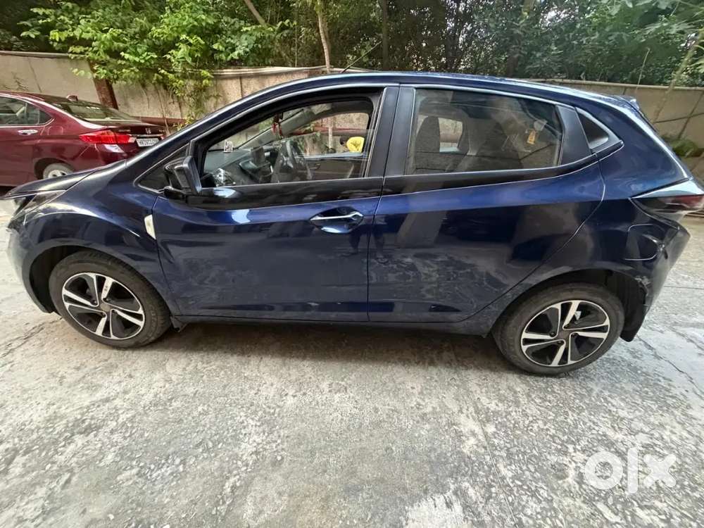 1st Owner Top Model Tata Altroz1.2 Xz 2023 Manual Petrol Premium Color