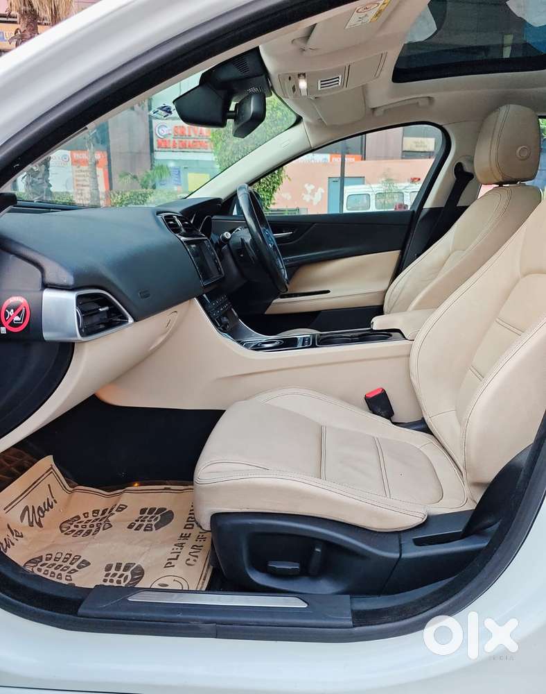 Jaguar Xe Portfolio, 2016, Petrol