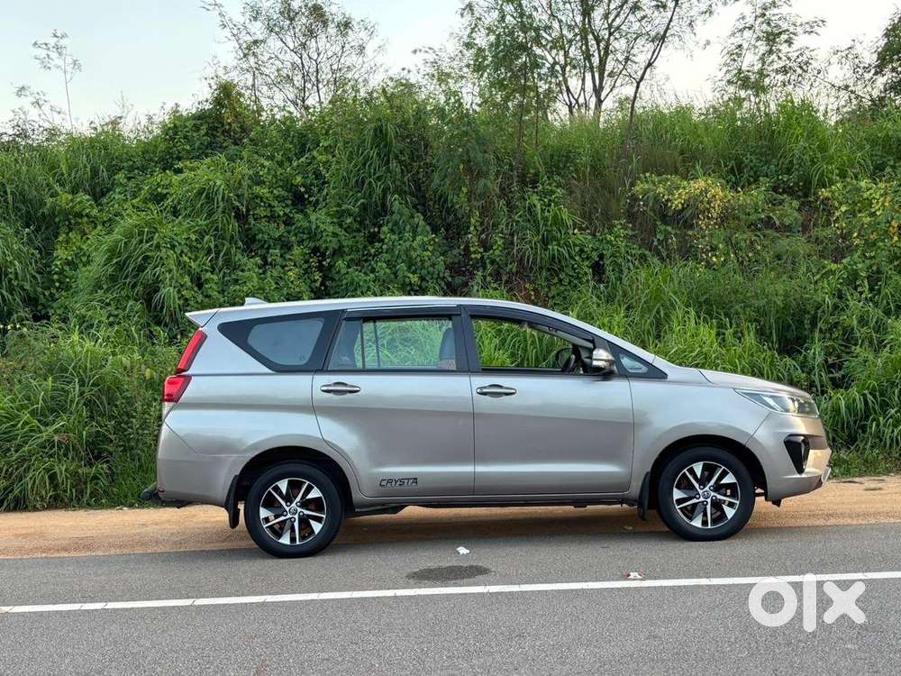 Toyota Innova Crysta 2016 Diesel Well Maintained