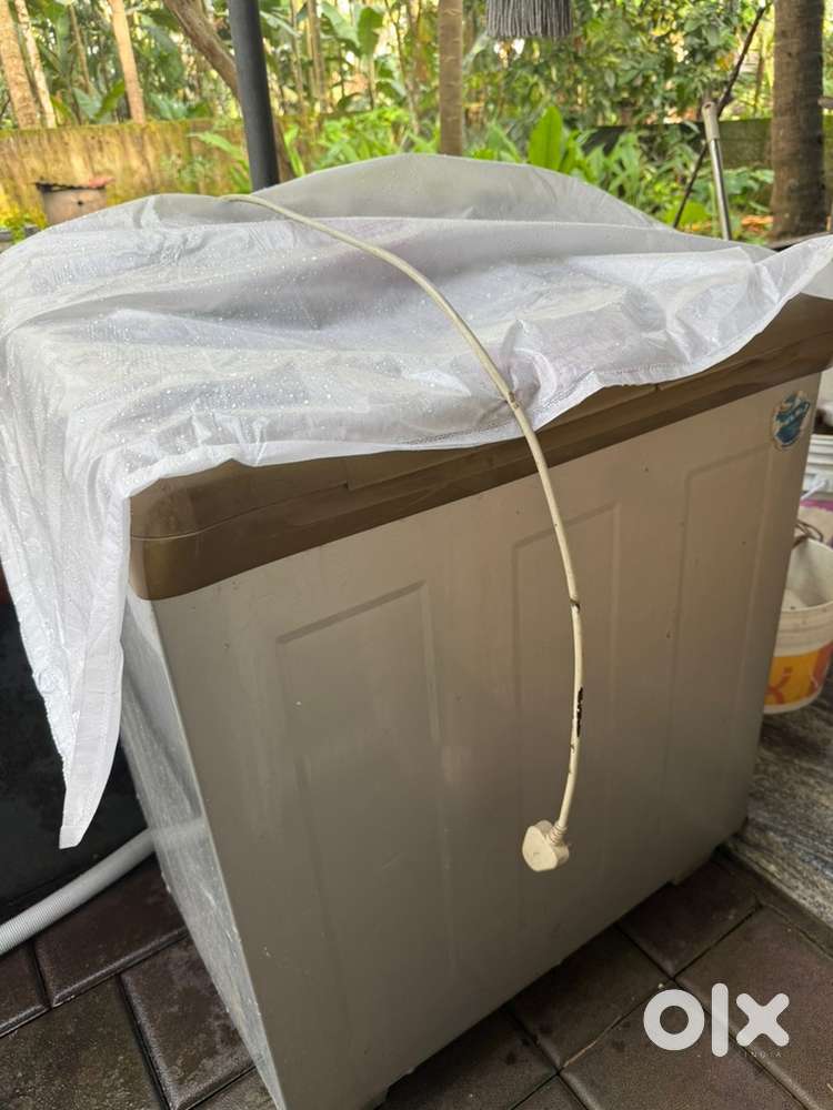 Available Whirlpool 2nd hand Washing Machine(Body Silver & Top Grey)