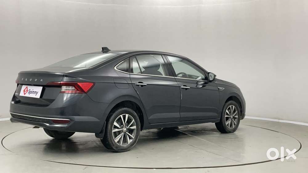 Skoda Slavia Style 1.0l Tsi Mt, 2023, Petrol