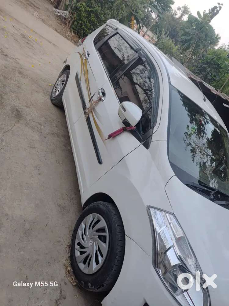 Gari Bahut Acha H Gari  Kich Paisa Ka Jarurat Ke Liea Bik Rha H