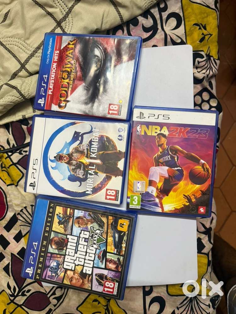 Ps5 1 TB with 4cds