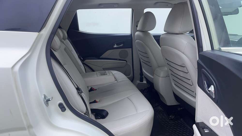 Mahindra Xuv300 W8 (o) 1.5 Diesel Amt, 2021, Diesel