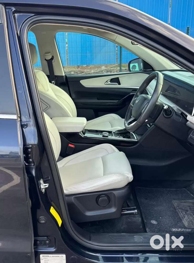 Mahindra Xuv700 2.2 Ax 7 Diesel At Luxury Pack Str, 2023, Diesel