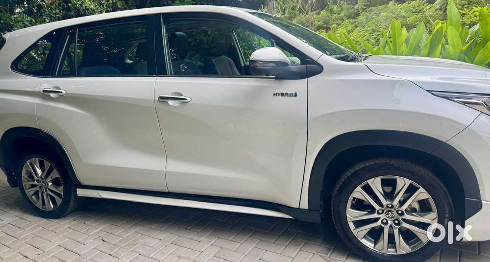 Toyota Innova Hycross 2.0 Zx (o) Hybrid 7 Str, 2023, Petrol