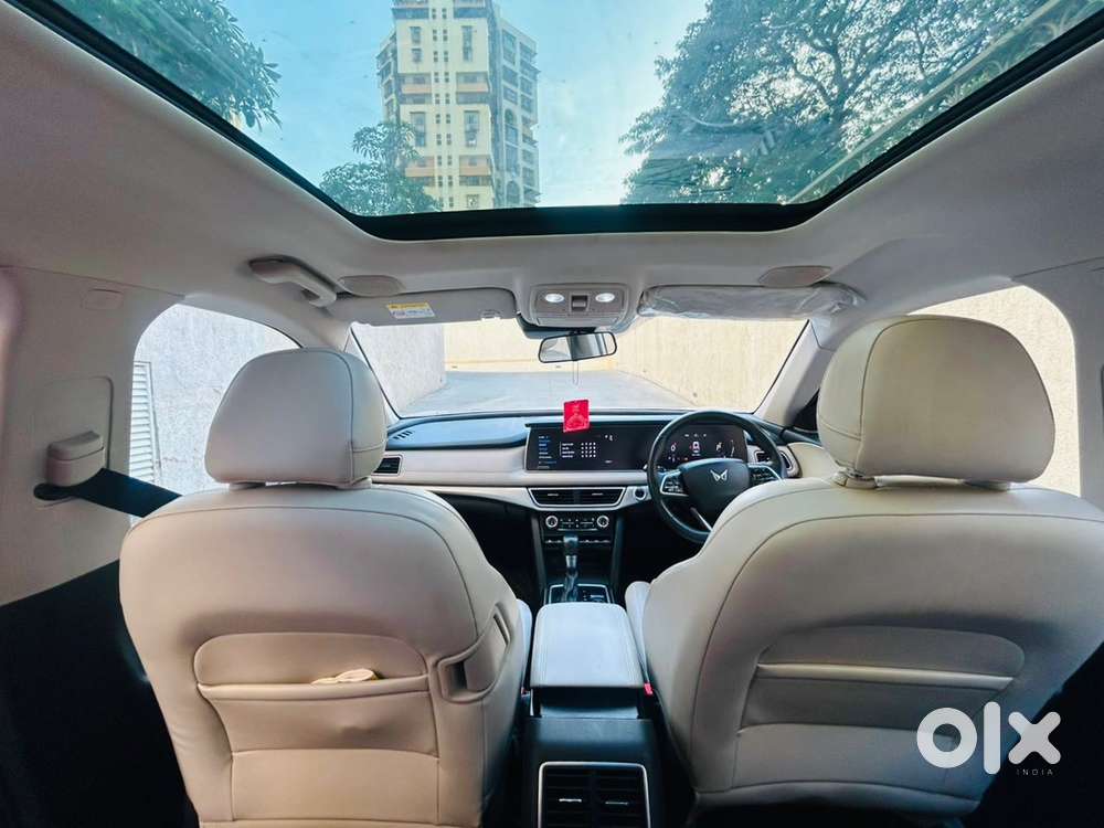 2022 Mahindra Xuv 700 Ax7l Top Variant