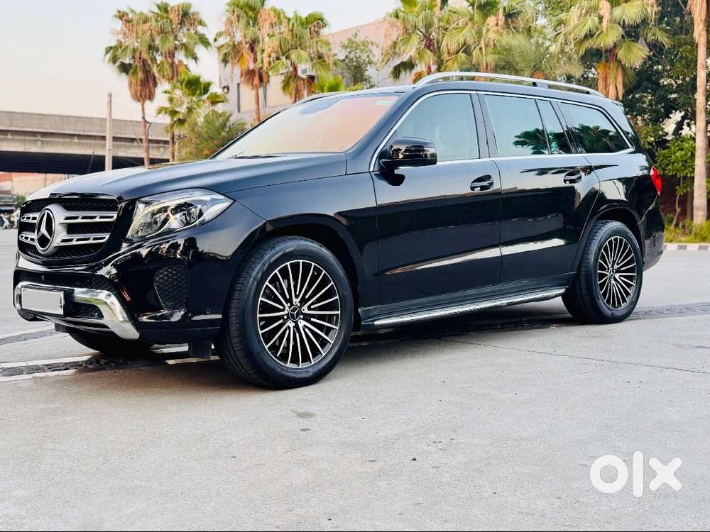 Gle350d 4matic Next To Showroom Car
