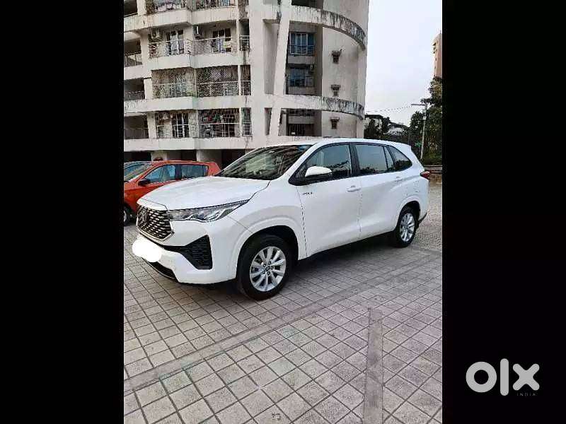 Toyota Hycross 2023