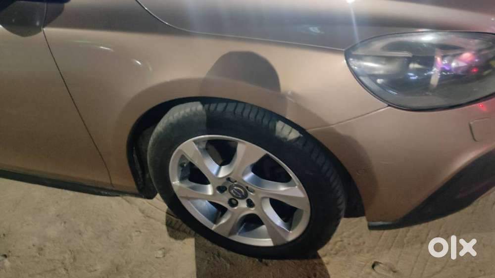 Volvo V40 Cross Country 2013 Diesel Well Maintained