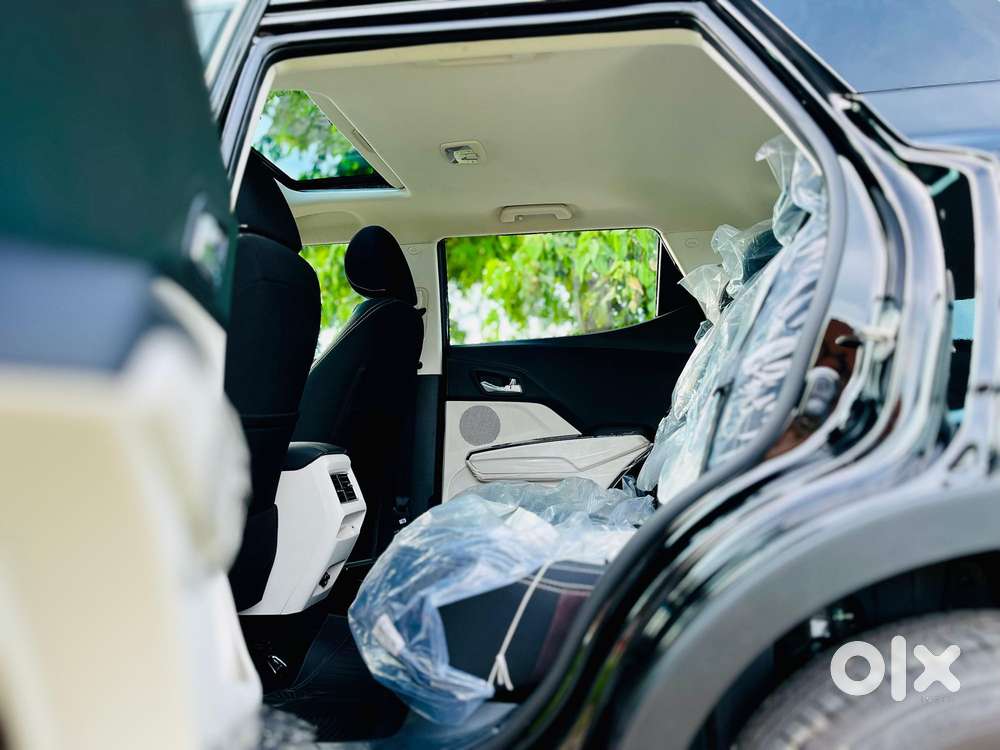 Mahindra Xuv 3xo Ax5 Pm Mt, 2026, Petrol