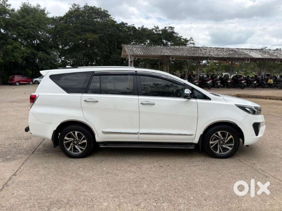 Toyota Innova Crysta 2.4 V 7 Str, 2022