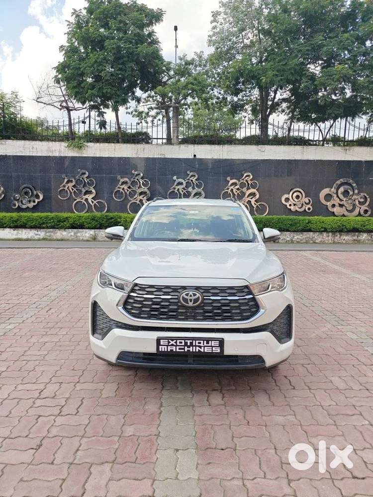 Toyota Innova Hycross 2.0 Vx (o) Hybrid 8 Str, 2023, Petrol