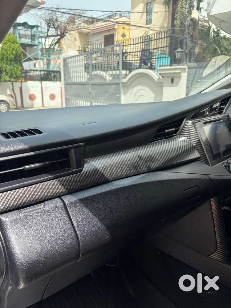 Innova Crysta G