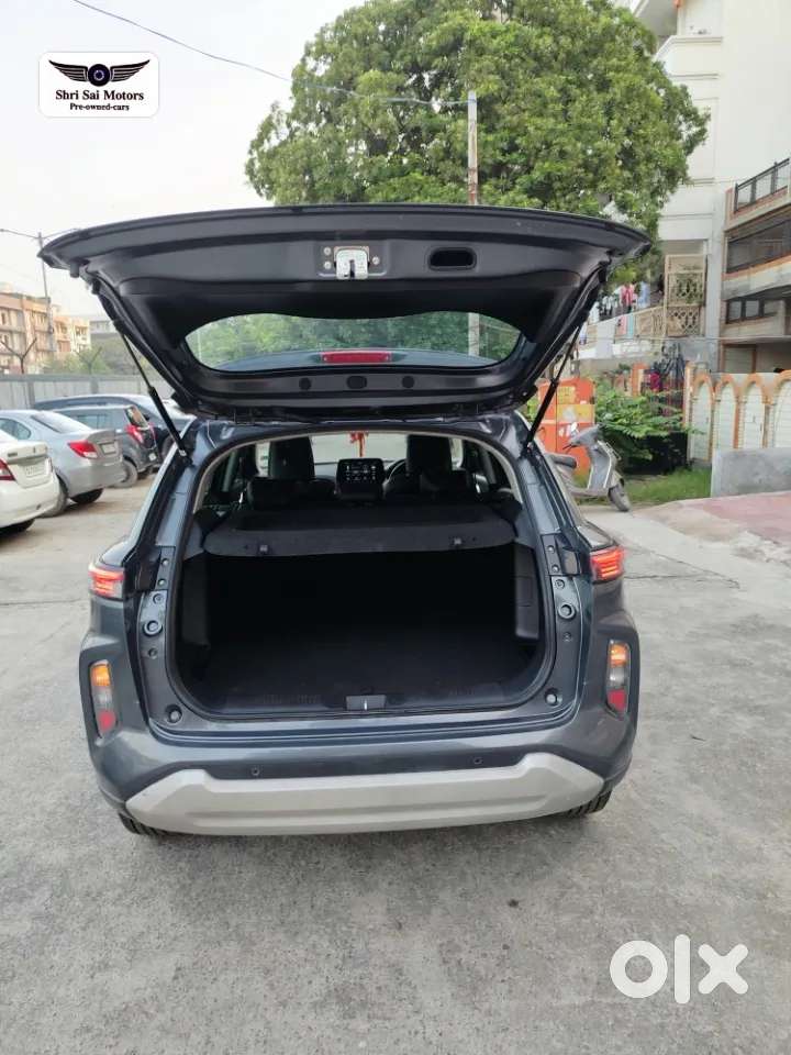 Maruti Suzuki Grand Vitara 1.5 Alpha Smart Hybrid Dual Tone At, 2022..