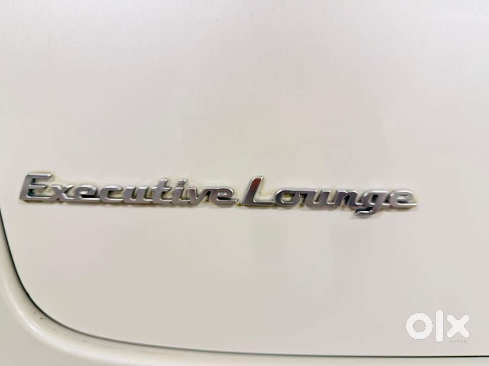 Toyota Vellfire 2.5 Executive Lounge, 2024, Cng & Hybrids