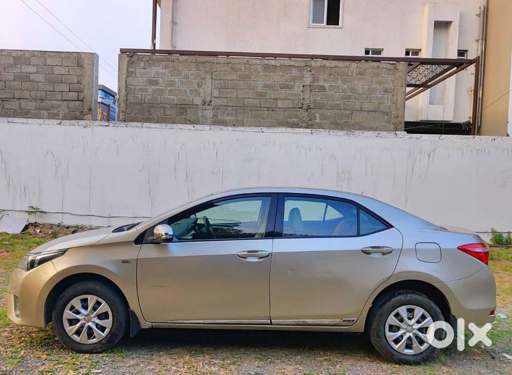 Toyota Corolla Altis 1.8 J, 2015, Petrol